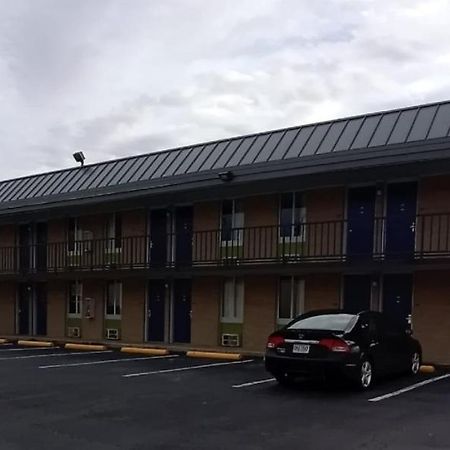 Travelodge By Wyndham Petersburg Esterno foto