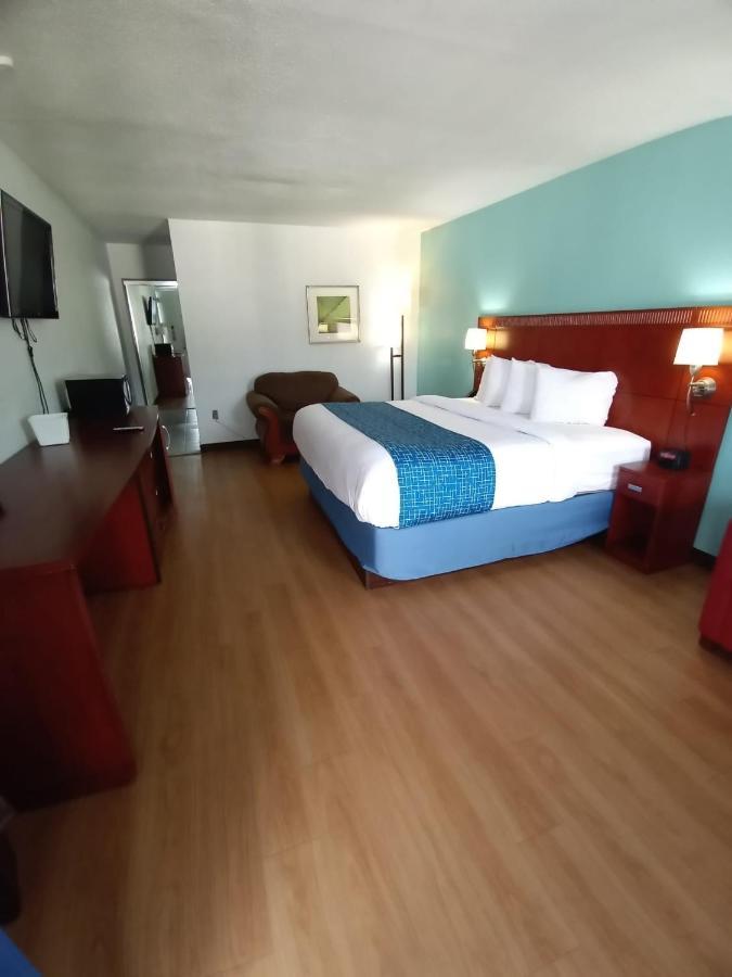 Travelodge By Wyndham Petersburg Esterno foto