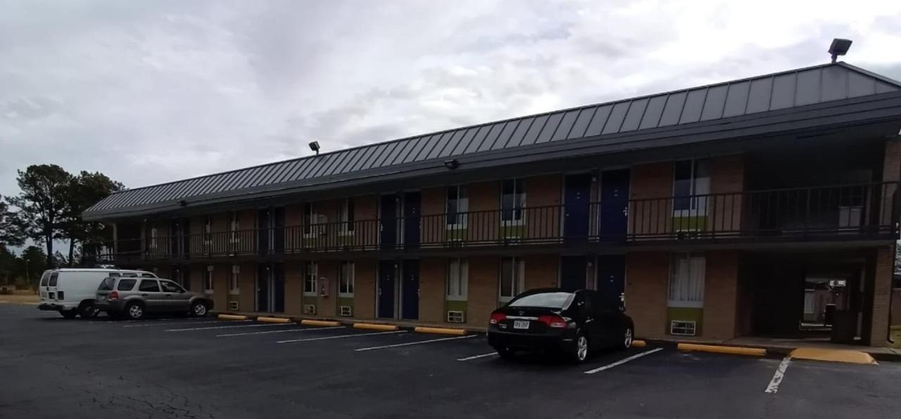 Travelodge By Wyndham Petersburg Esterno foto